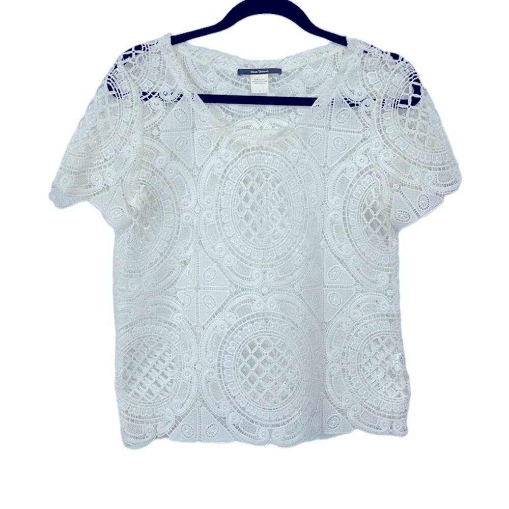 Anthropologie Blue Tassel White lace Short sleeve top women’s size small